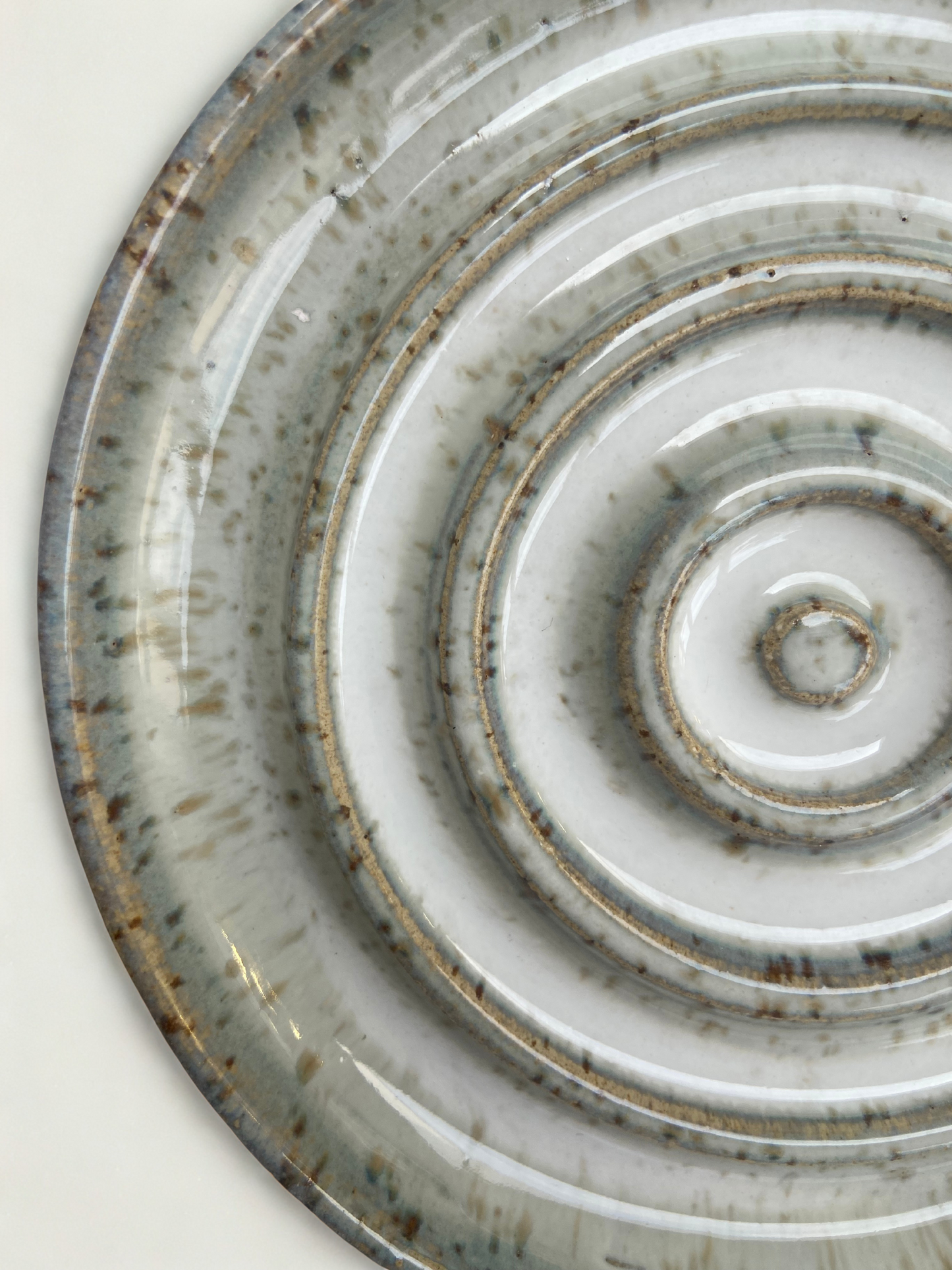 Pebble – Handcrafted Ceramic Soap Dish